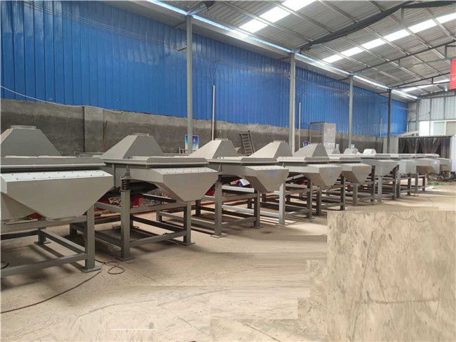 多臺直線振動篩，脫水篩，緊張有序加工生產中