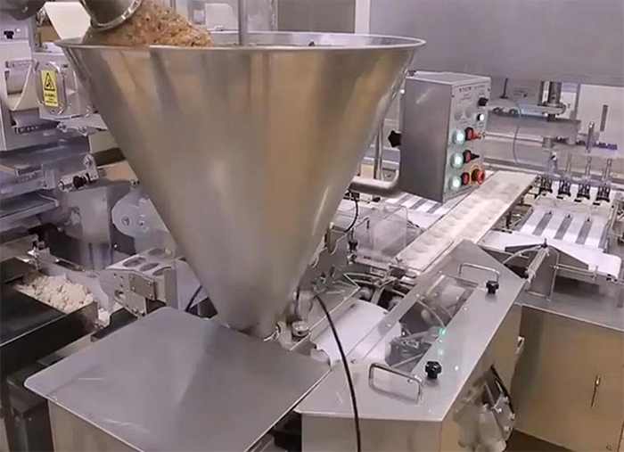 南京某知名食品公司使用振動(dòng)篩和上料機(jī)