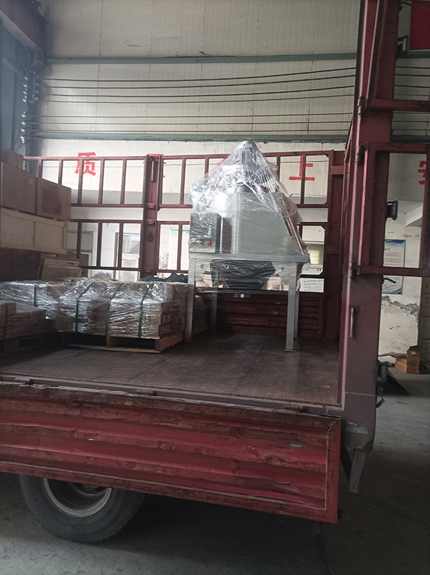 真空上料機、網架等發貨