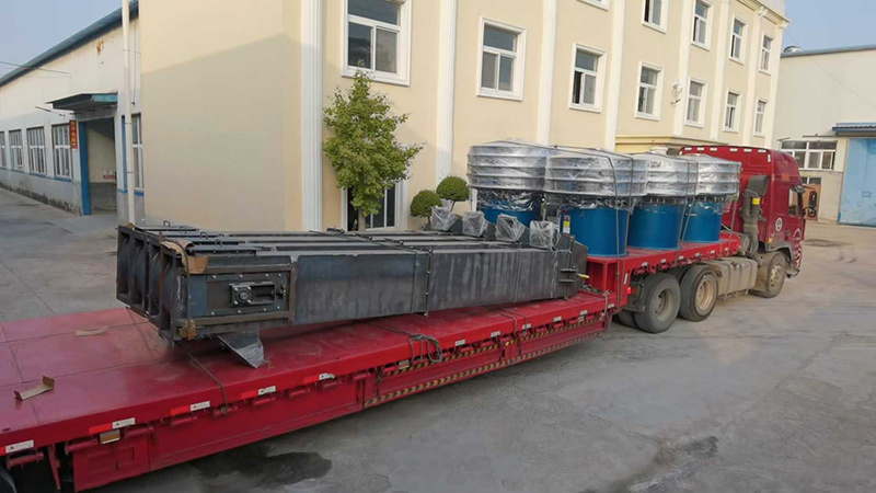 六臺旋振篩、4臺斗式提升機整車發貨